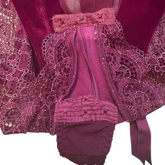 Victoria's Secret Burgundy Velvet Teddy Bodysuit
Vintage, Sz 36B - Picture 14 of 15